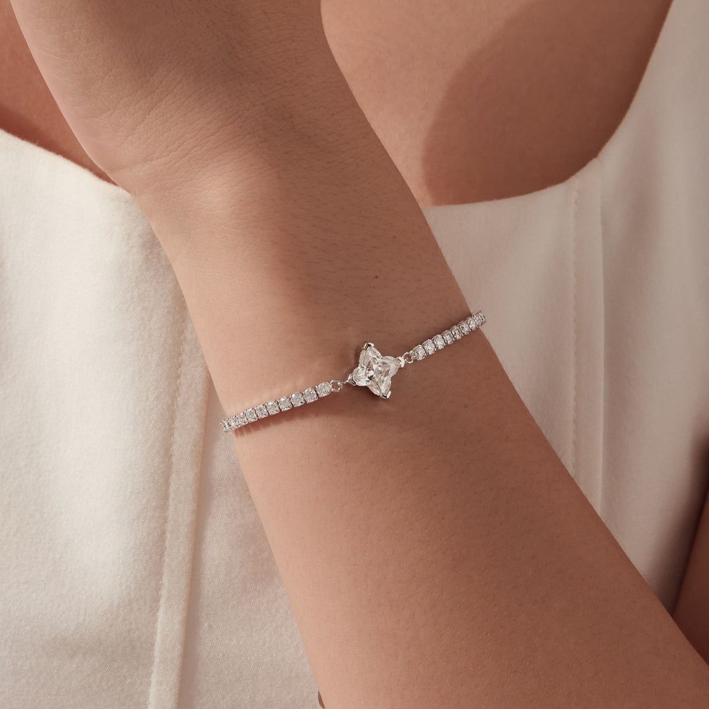 Lily Cut Center Bracelet