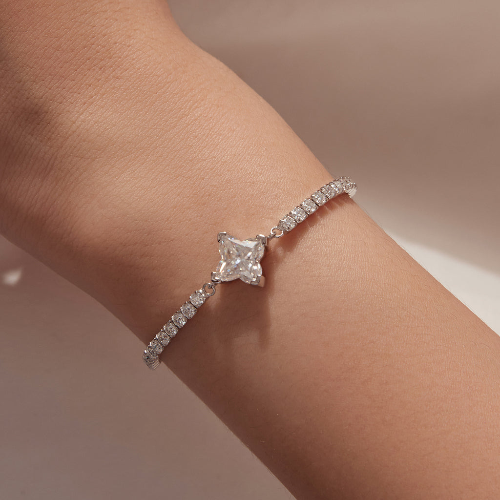 Lily Cut Center Bracelet