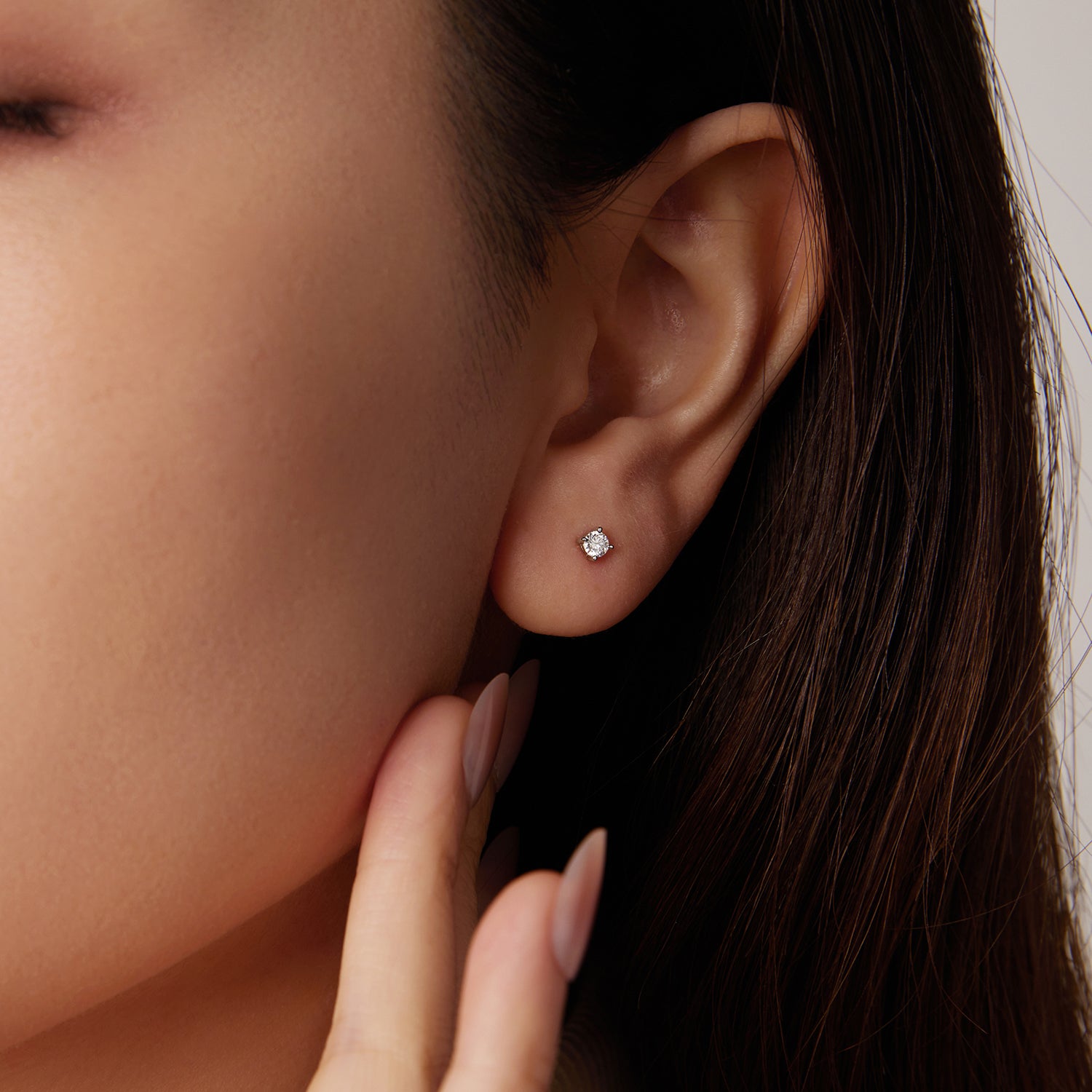Simple moissanite stud earrings in 925 silver