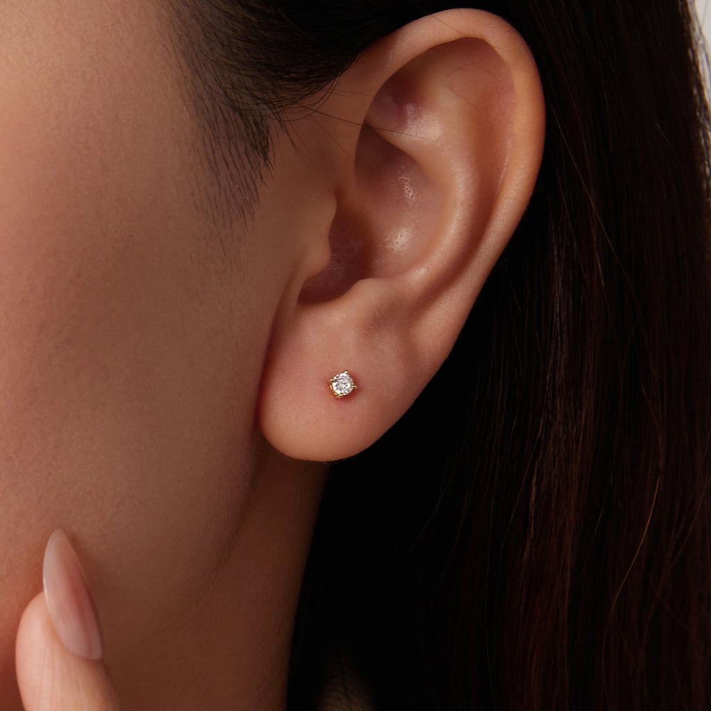 Simple moissanite stud earrings in 925 silver