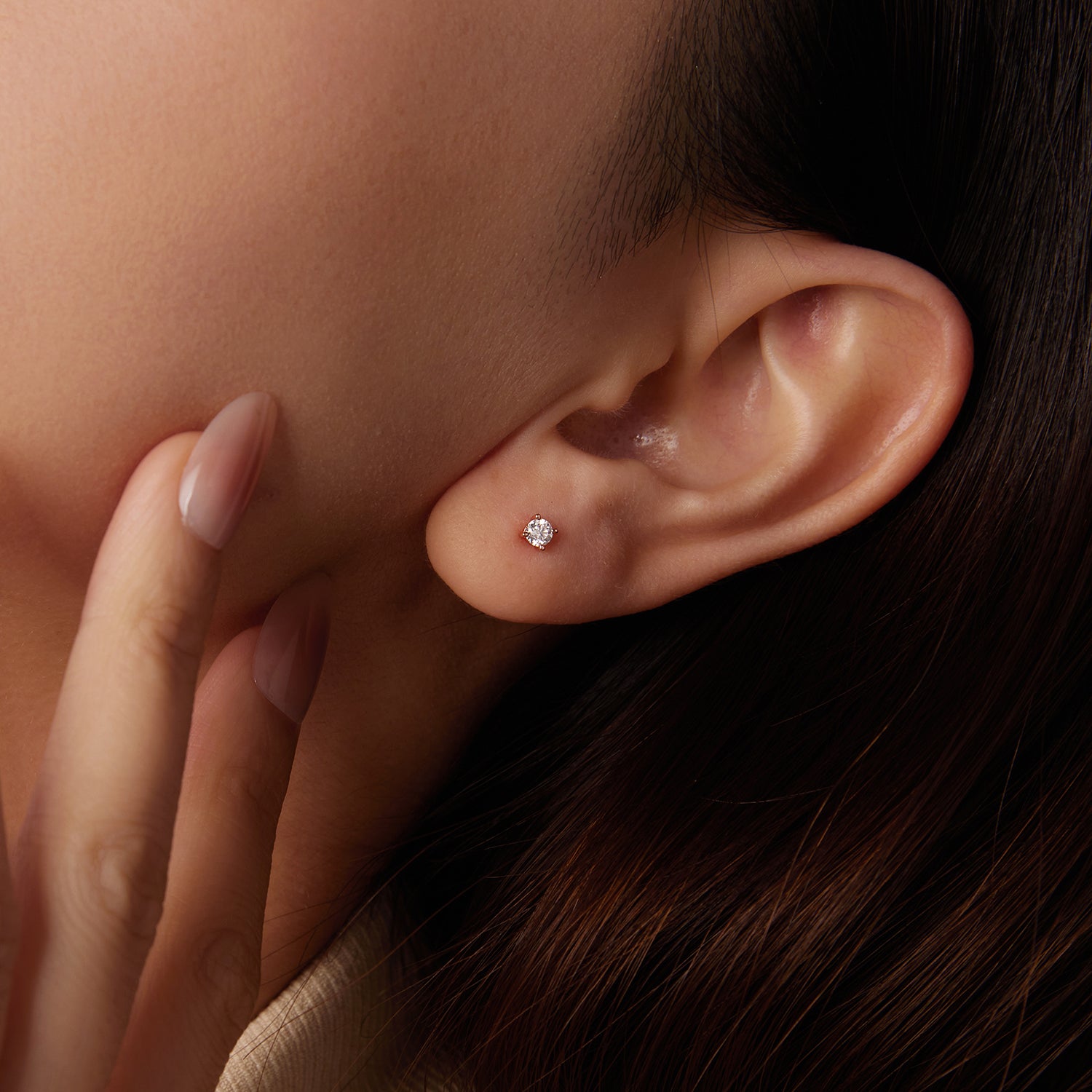 Simple moissanite stud earrings in 925 silver