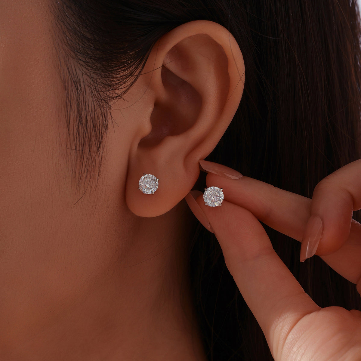 1CT 100-Facet Moissanite Studs