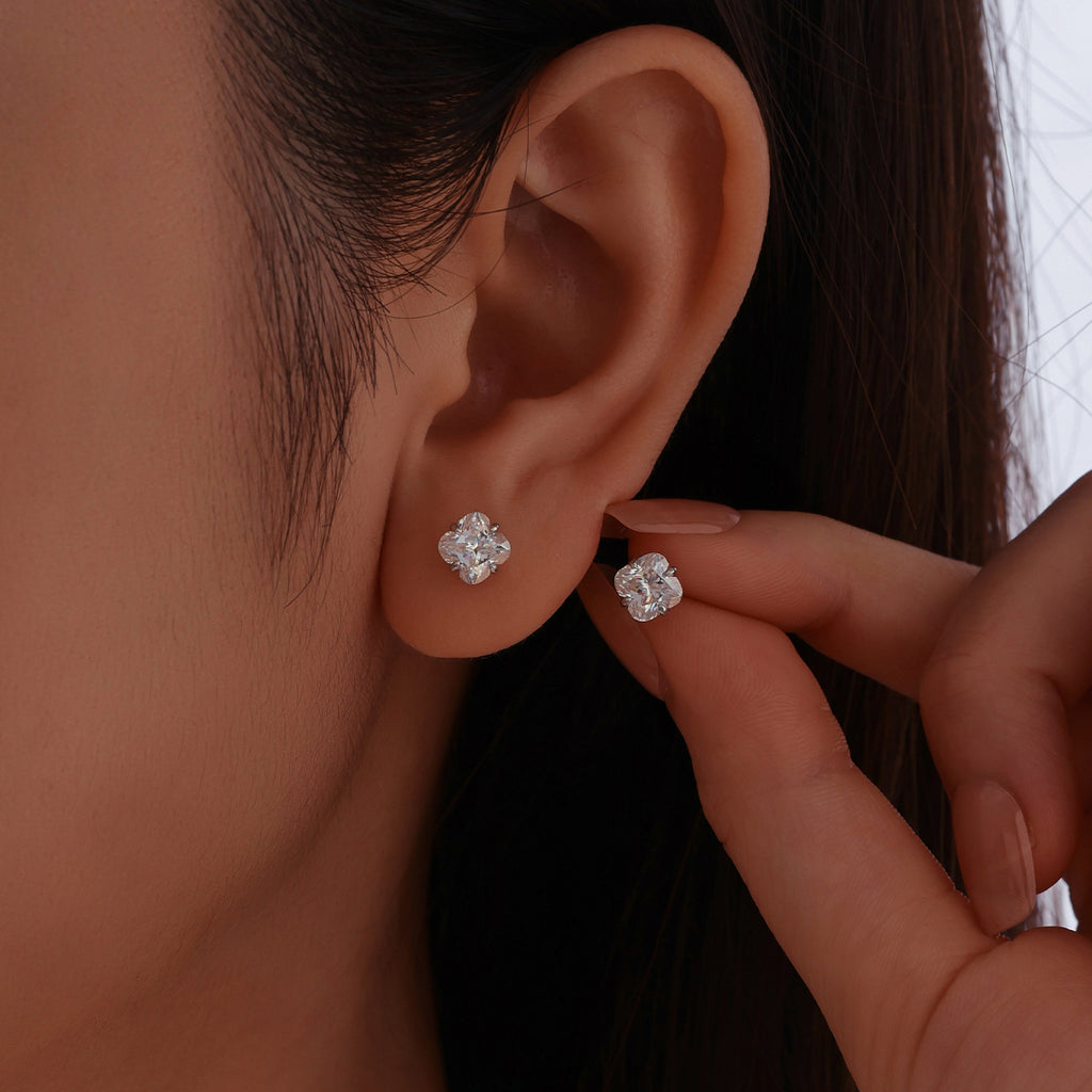 1CT Lucky Clover Moissanite Stud Earrings